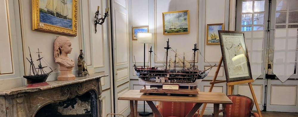 visite de la demeure de corsaire à Saint Malo - hôtel particulier Magon de la Lande : maquette d'un navire du 17e siècle