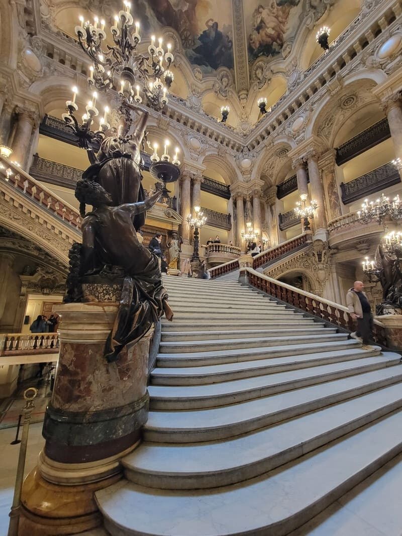 Visite de l'Opéra Garnier à Paris : grand escalier